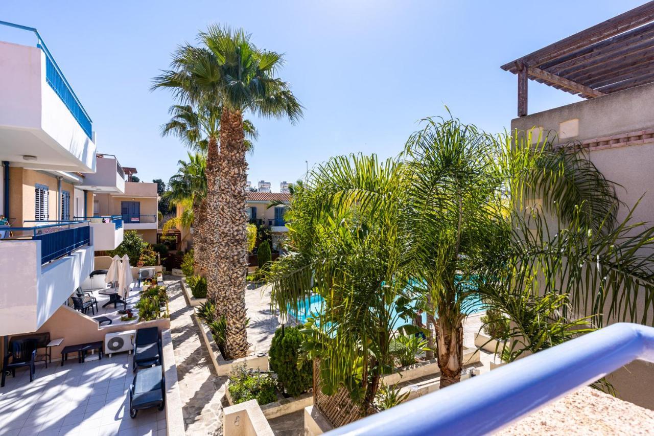 Summer Breeze Holiday Apartment With Pool Paphos Exterior photo