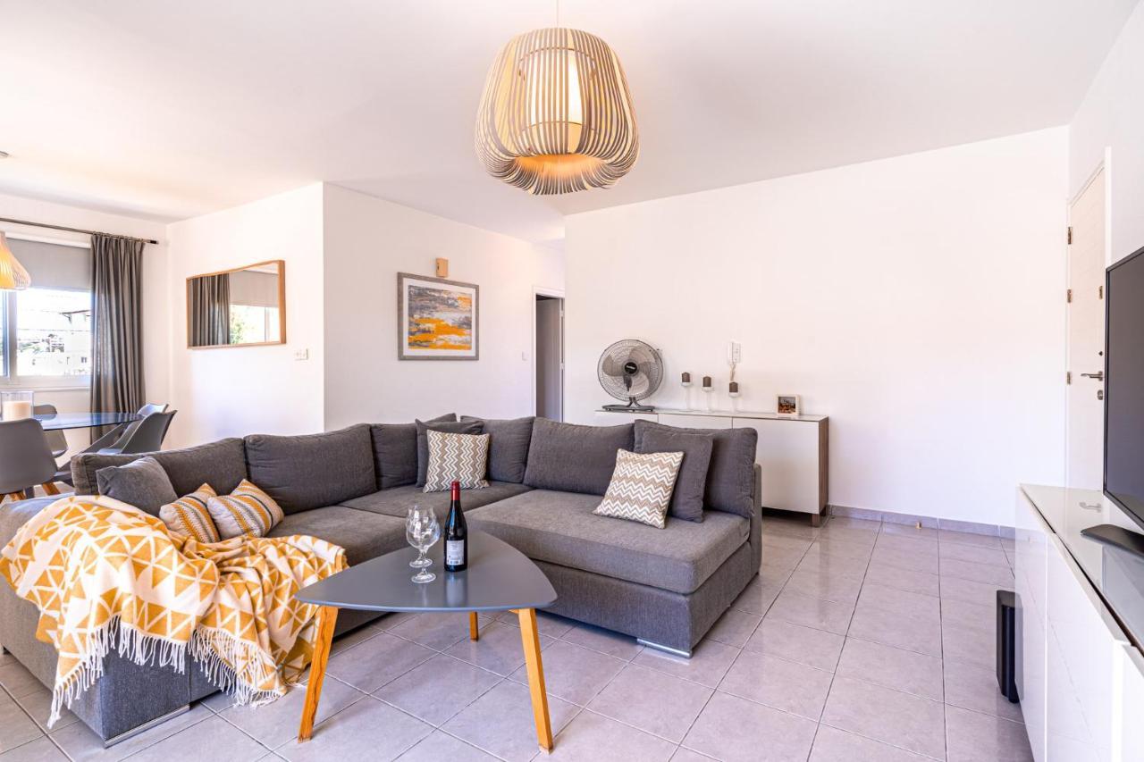 Summer Breeze Holiday Apartment With Pool Paphos Exterior photo